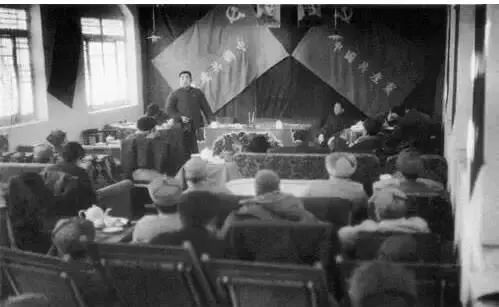△1949年3月5日至13日,具有历史转折意义的中国共产党七届二中全会在西柏坡召开。