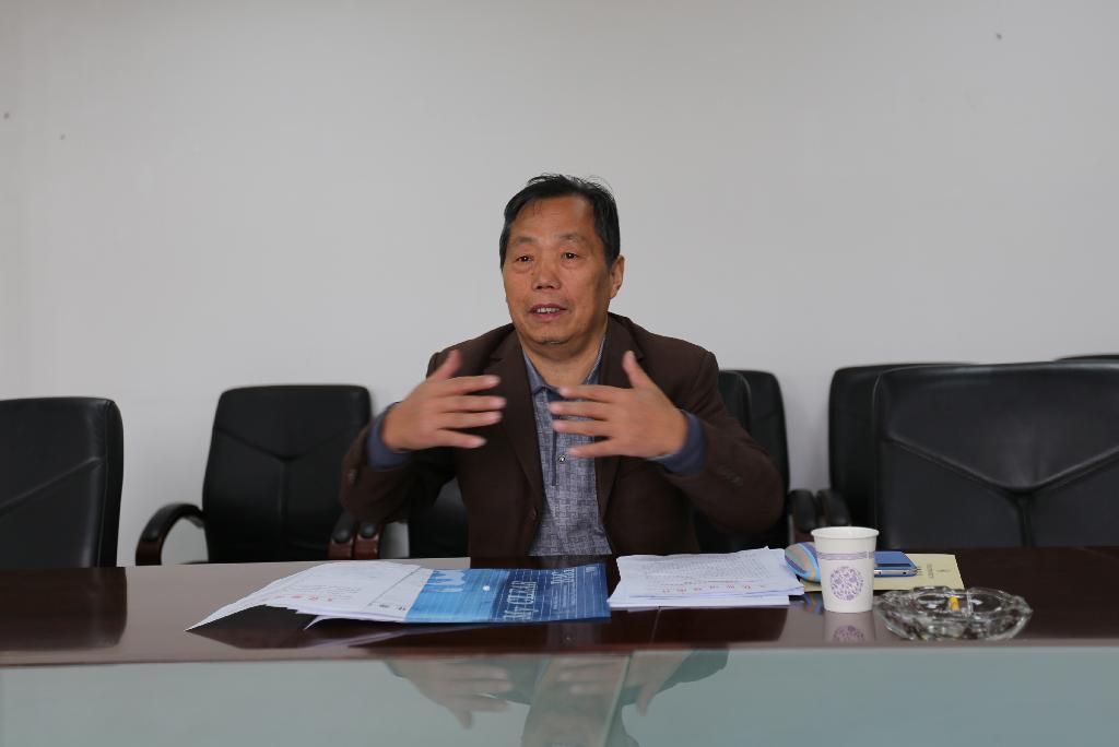 首页 科学研究 新闻动态 正文 讲座开始前,李广顺处长与我院崔杜武